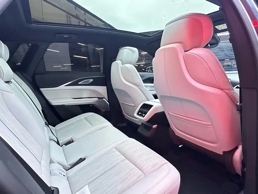 Cadillac Lyriq — миниатюра 14