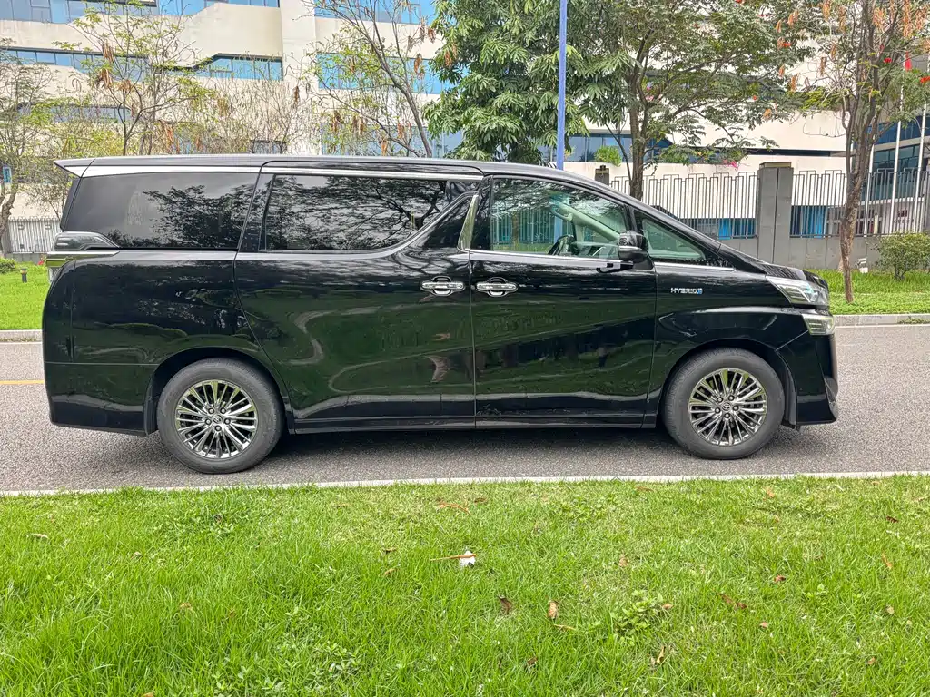 Toyota Vellfire 2020 2.5L HV Luxury