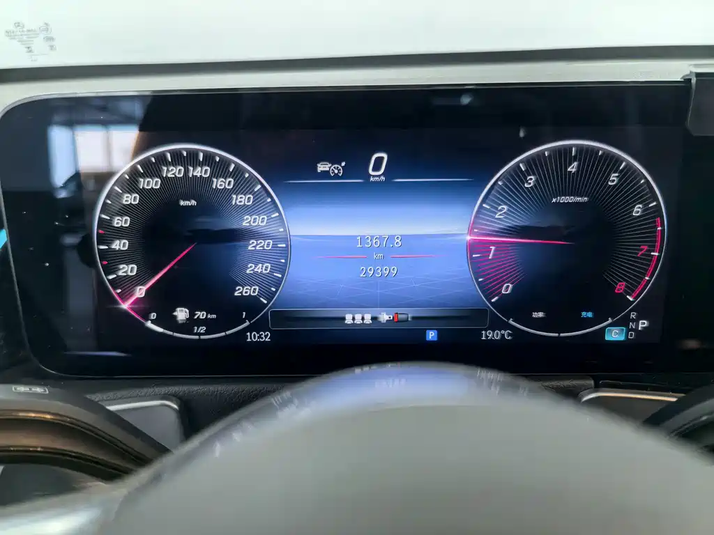 Mercedes-Benz GLB — миниатюра 18