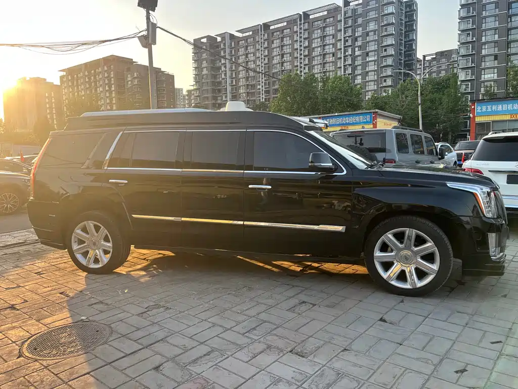 Cadillac Escalade - фото 2