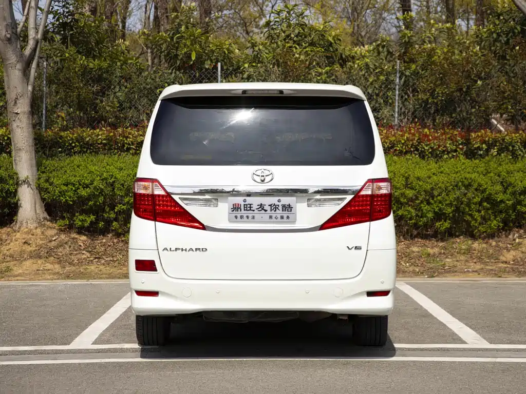 Toyota Alphard — миниатюра 5