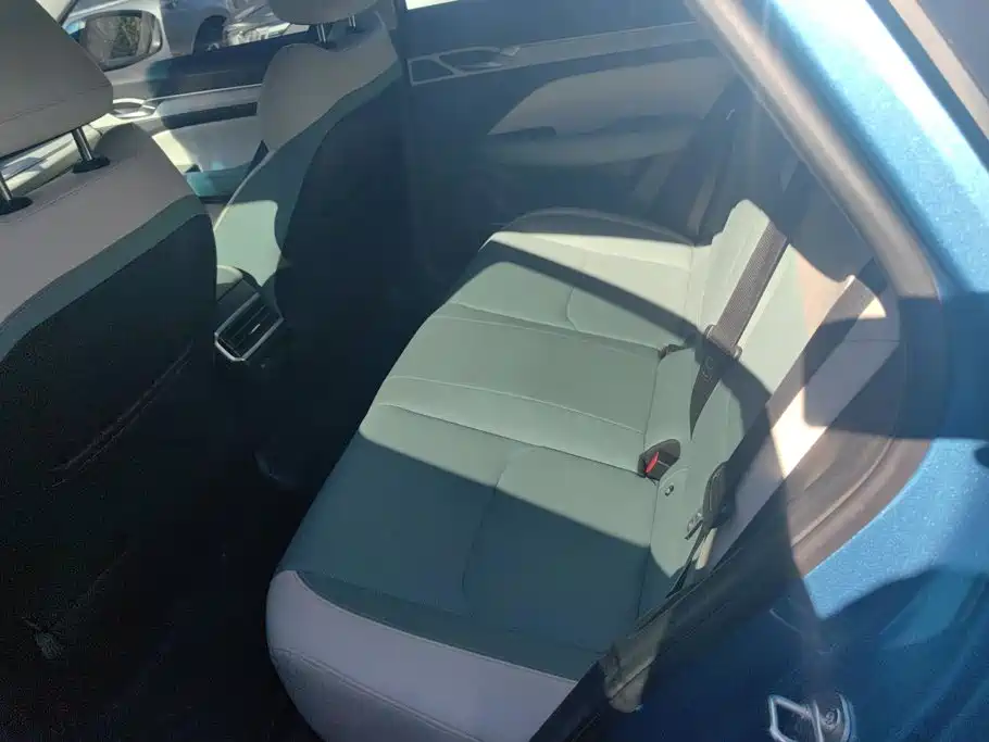 Geely L HiP — миниатюра 11