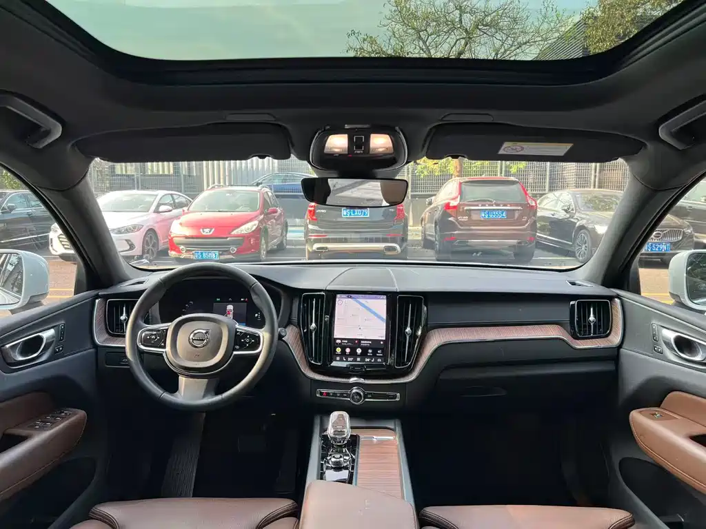 Volvo XC60 2023 B5 Luxury