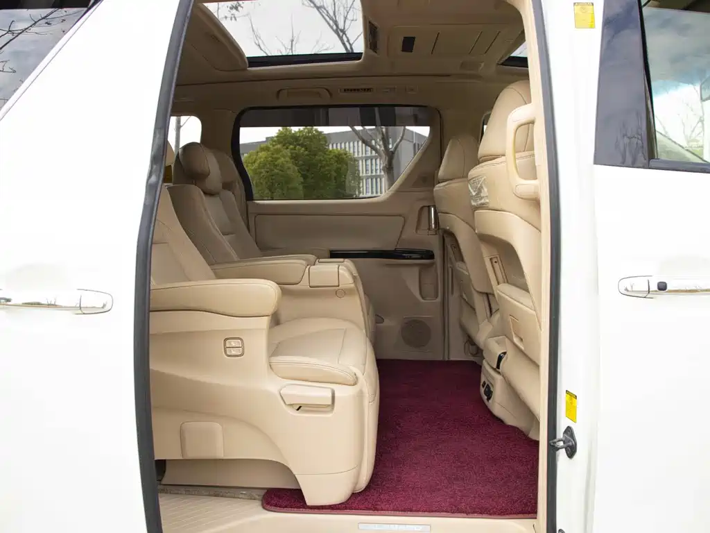 Toyota Alphard — миниатюра 14