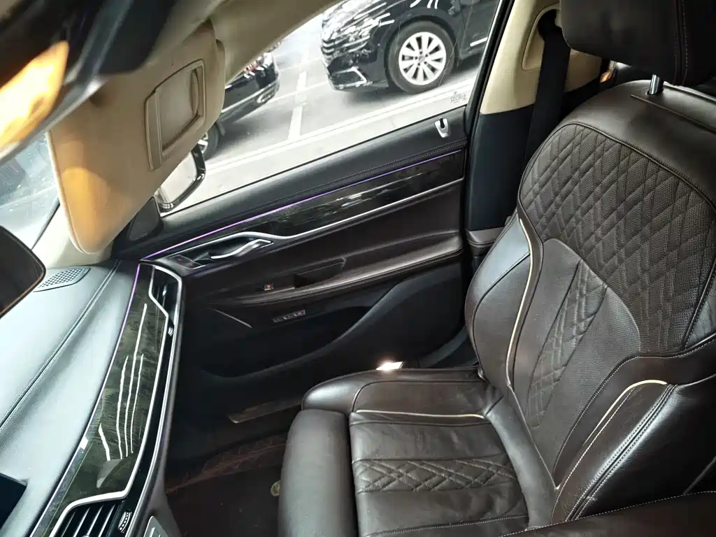 BMW 7 Series — миниатюра 7