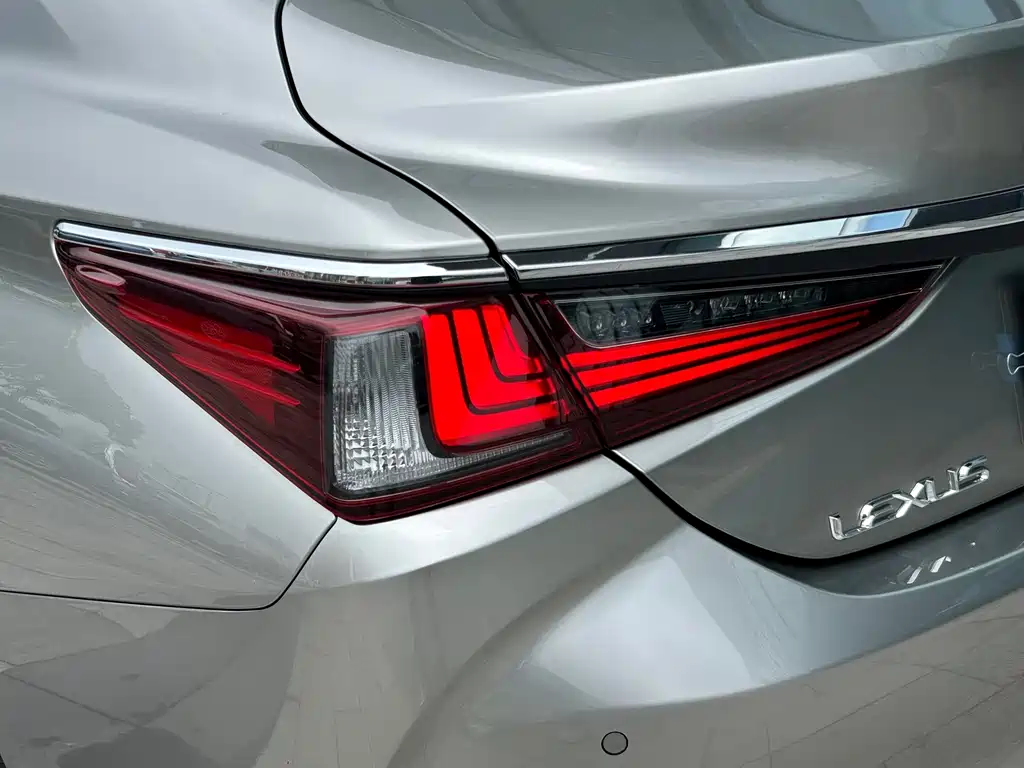 Lexus ES — миниатюра 25