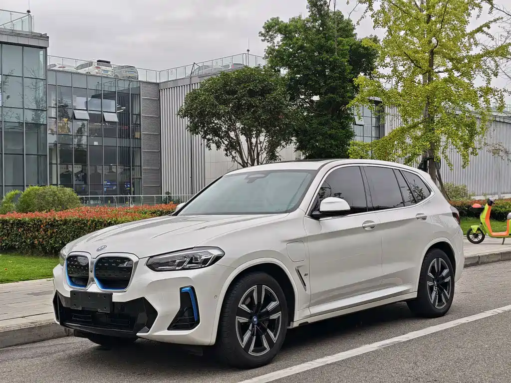 BMW iX3