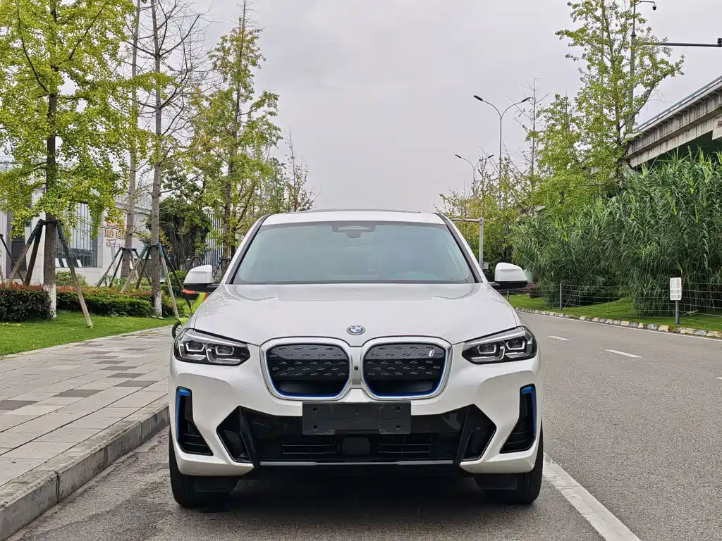 BMW iX3 — миниатюра 2