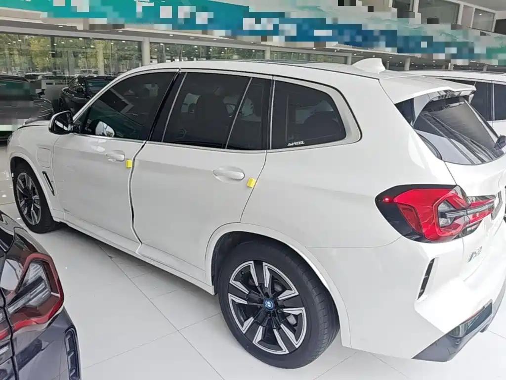 BMW iX3 — миниатюра 5