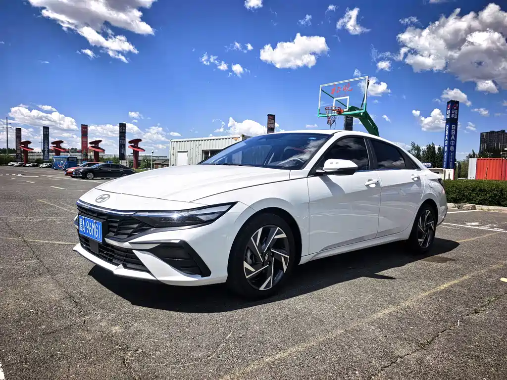 Купить Hyundai Elantra