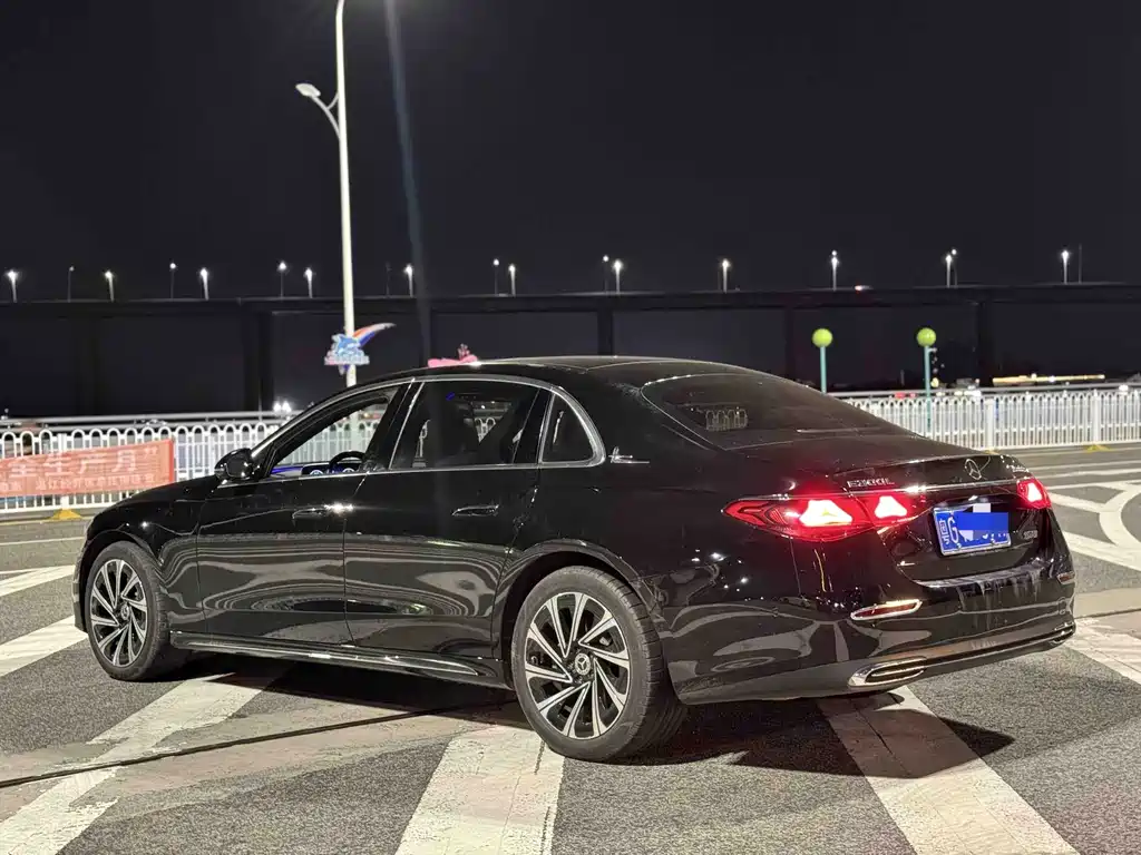 Mercedes-Benz E-Class — миниатюра 7