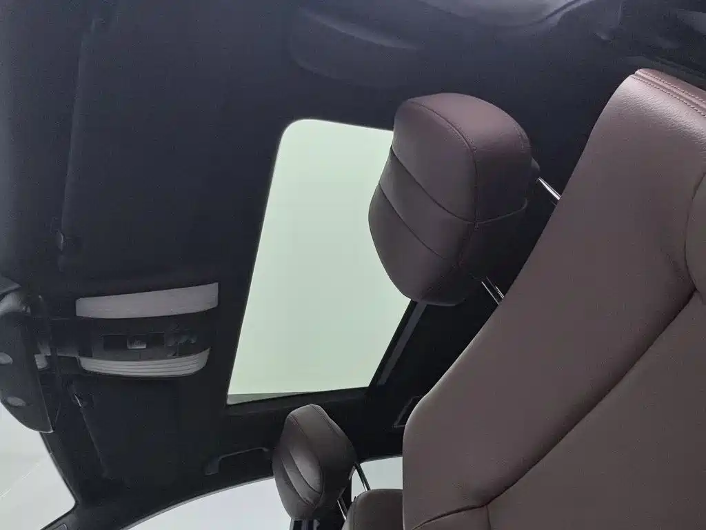 Mercedes-Benz E-Class — миниатюра 14