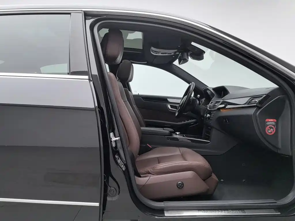 Mercedes-Benz E-Class — миниатюра 23