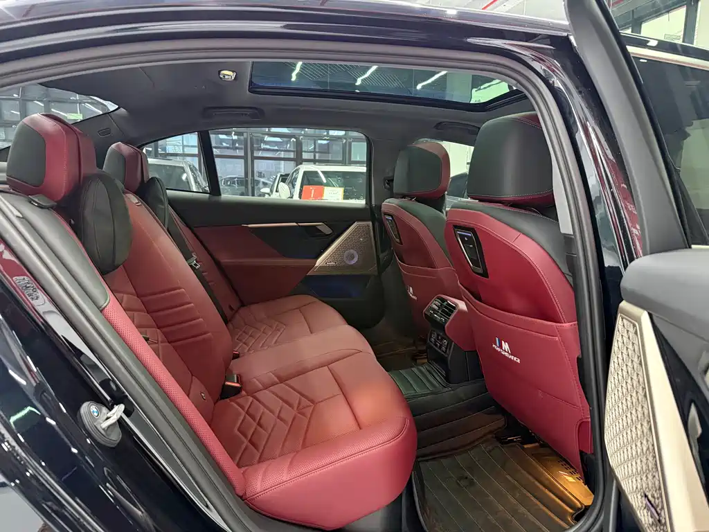 BMW 5 Series — миниатюра 10