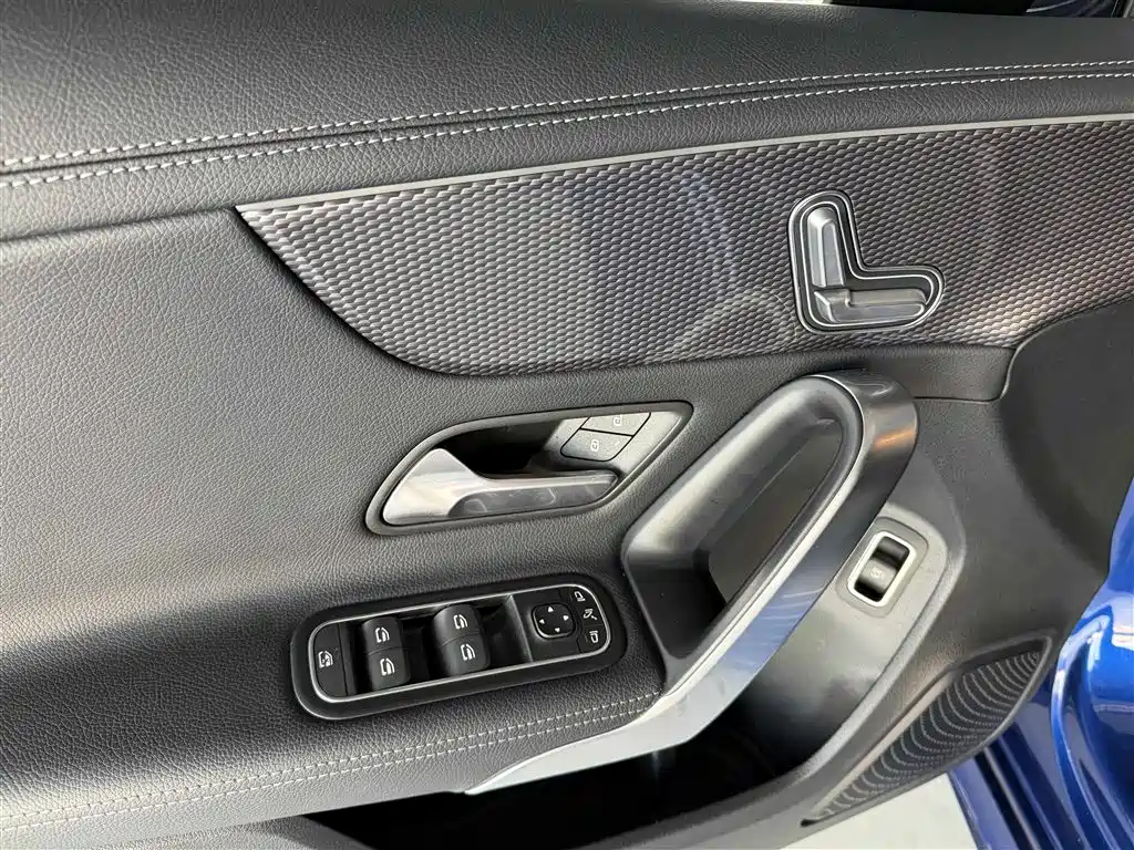 Mercedes-Benz A-Class — миниатюра 7