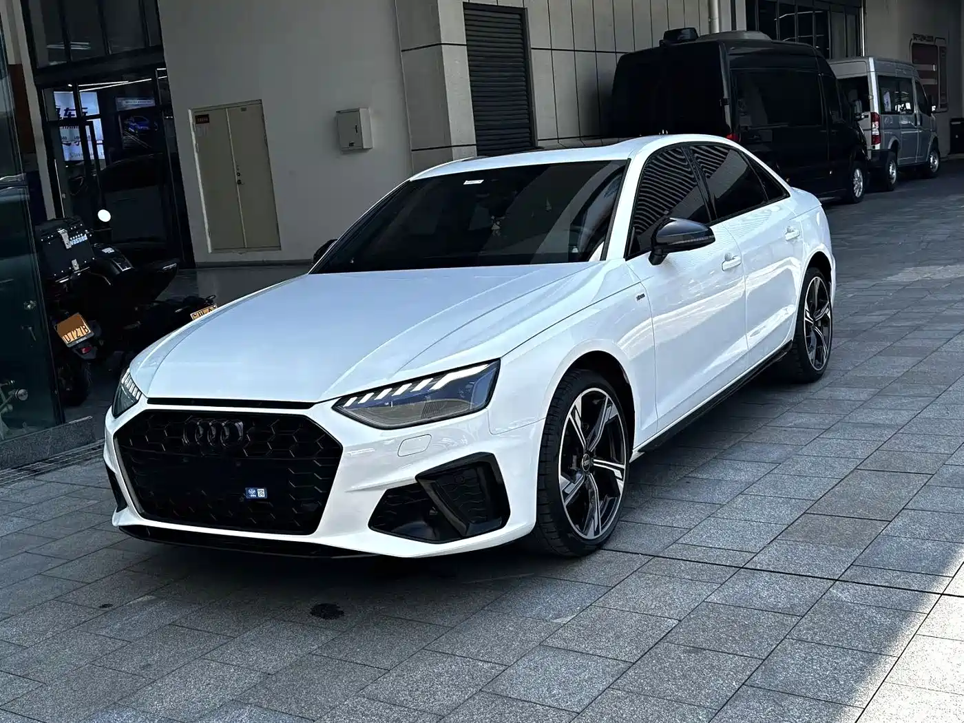 Audi A4L 2023 Белый из Китая, фото 3