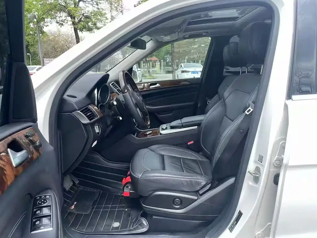 Mercedes-Benz M-Class — миниатюра 4