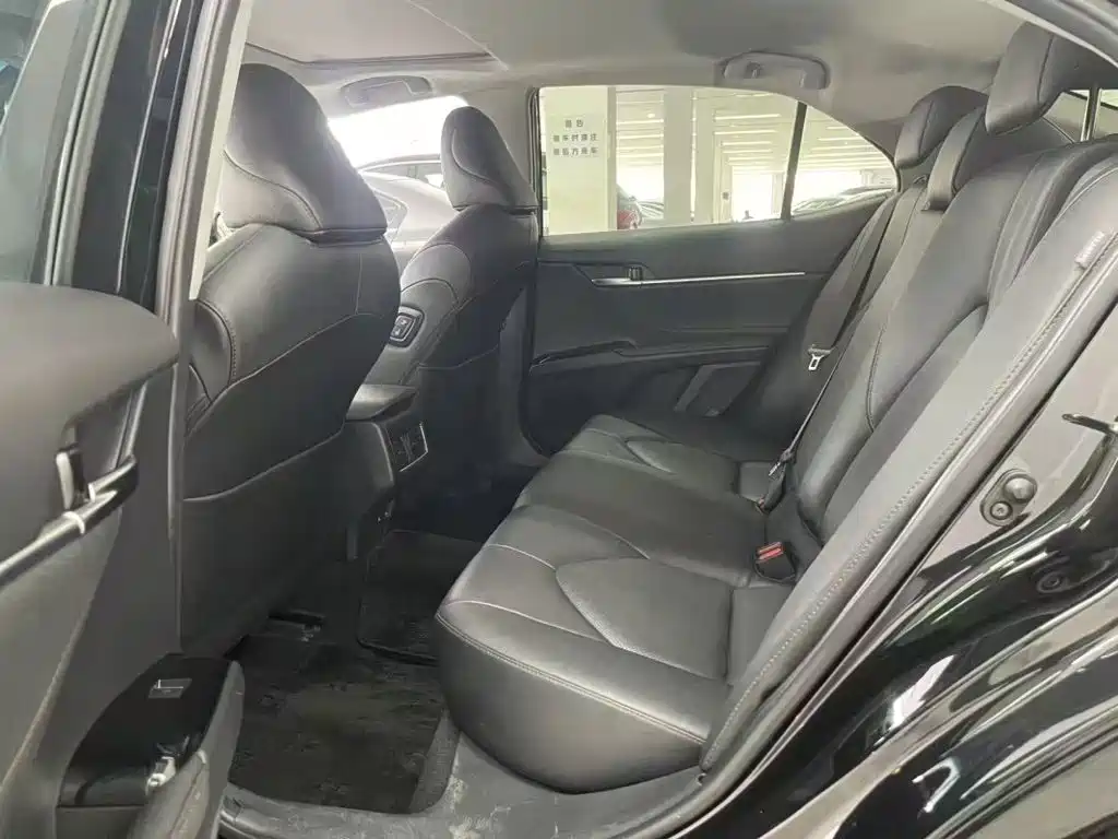 Toyota Camry — миниатюра 4