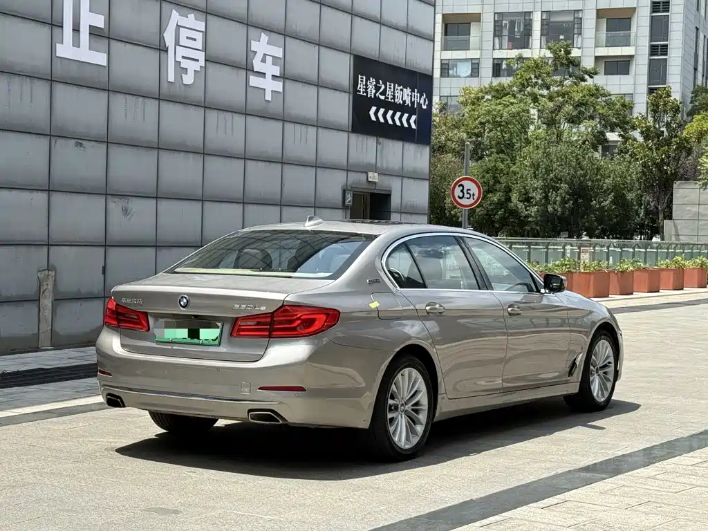 BMW 5 Series New Energy — миниатюра 4