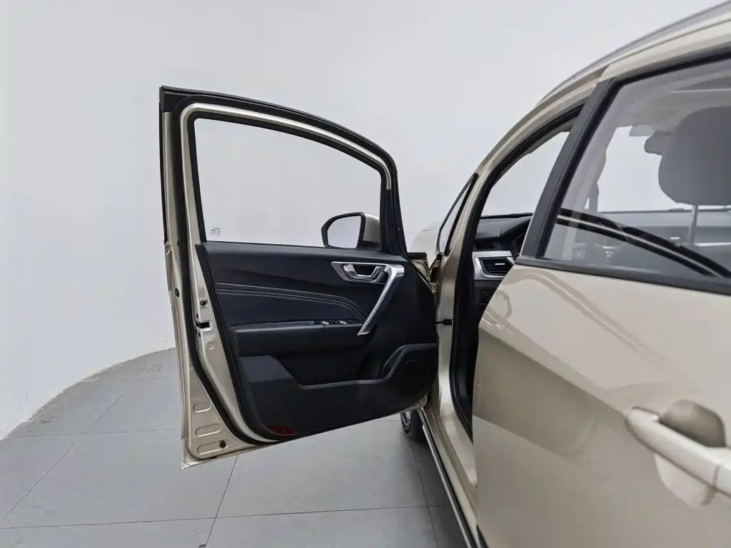 Geely Vision X3 — миниатюра 8