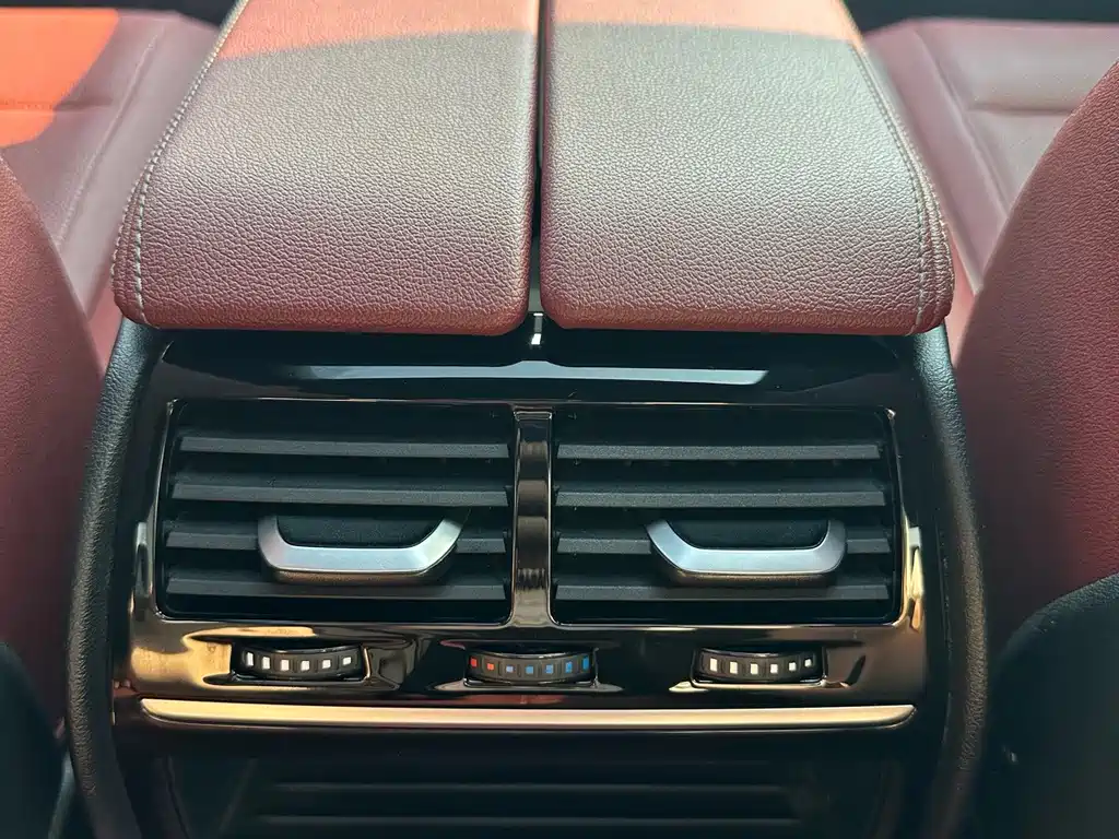 BMW 5 Series — миниатюра 19