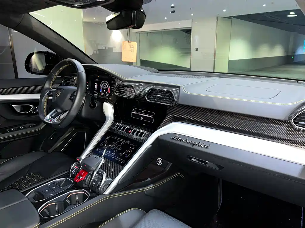 Lamborghini Urus — миниатюра 13
