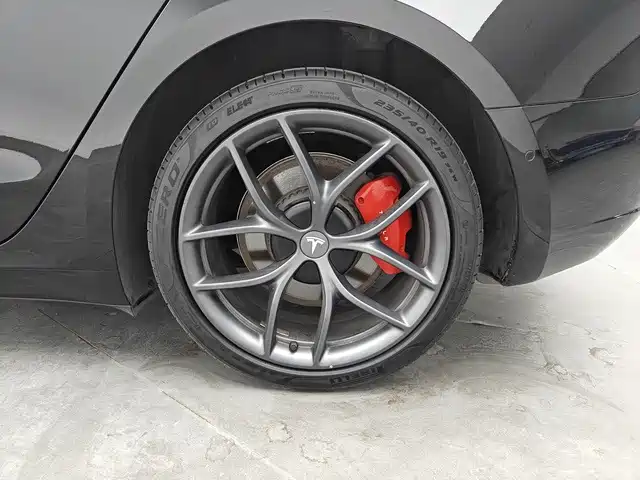 Tesla Model 3 — миниатюра 7