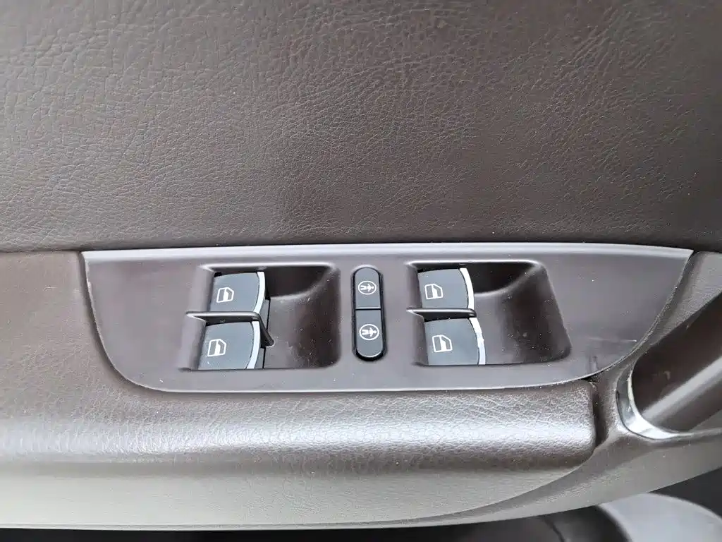 Volkswagen Touareg — миниатюра 9