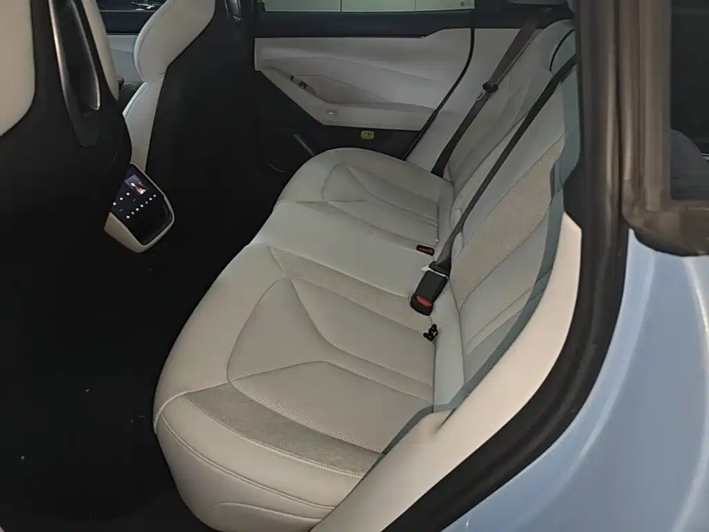 XPeng P7 — миниатюра 17
