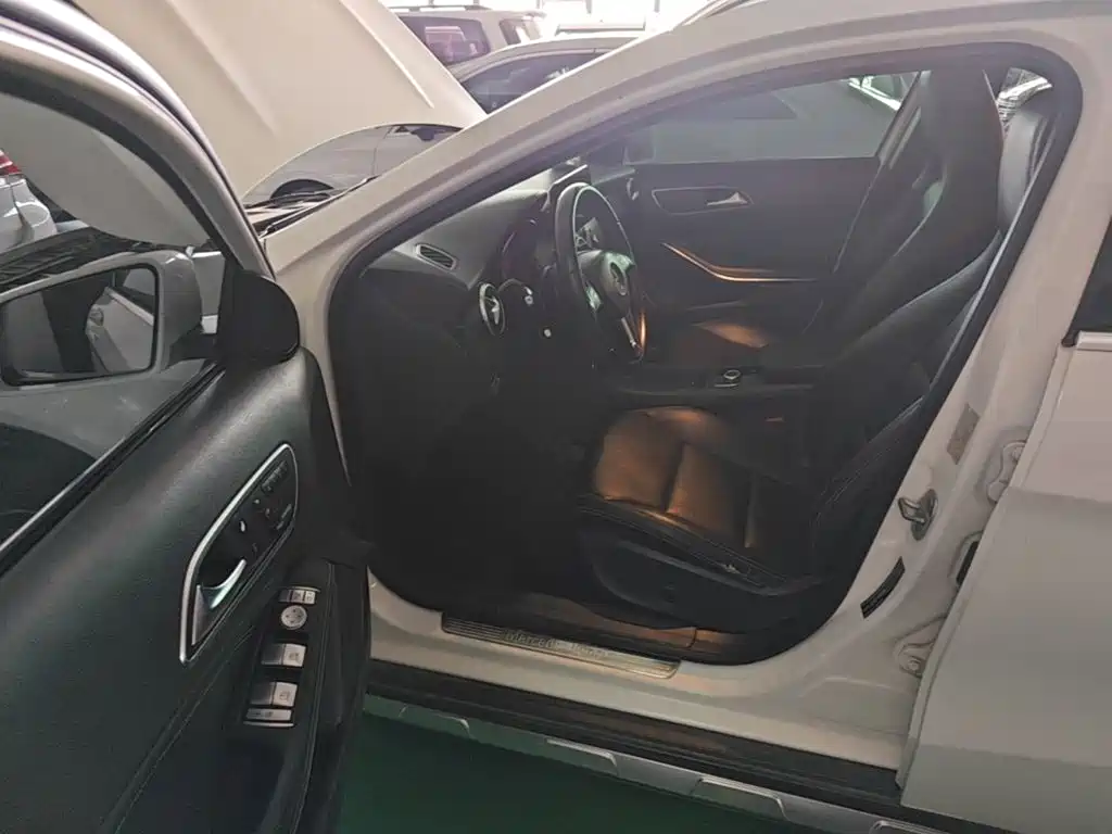 Mercedes-Benz GLA — миниатюра 12