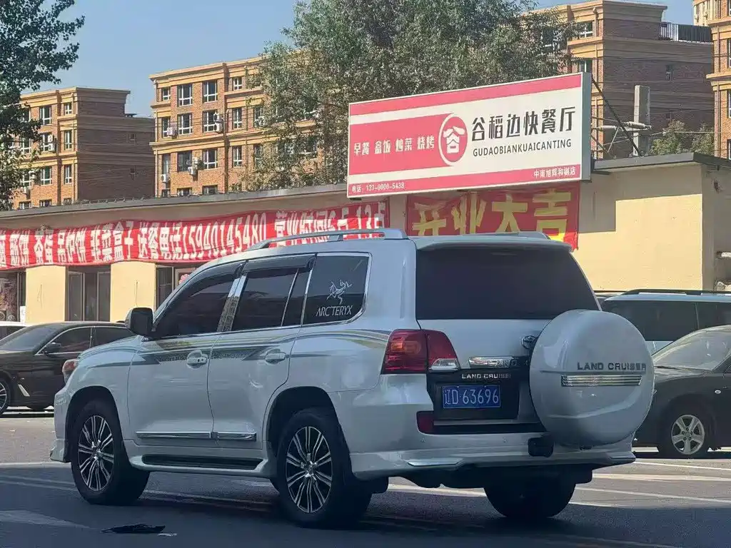 Toyota Land Cruiser — миниатюра 8