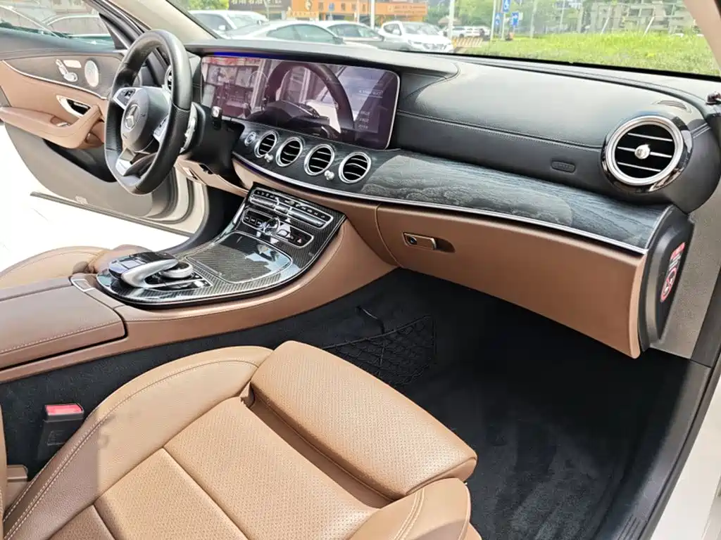Mercedes-Benz E-Class — миниатюра 2