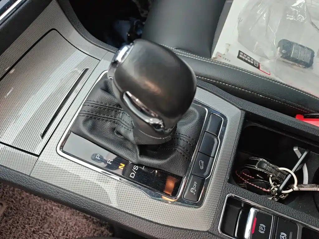 Roewe RX5 — миниатюра 10