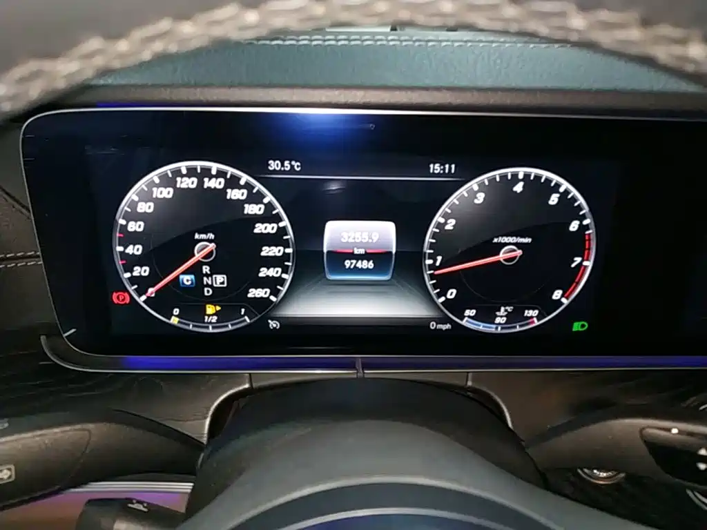 Mercedes-Benz E-Class — миниатюра 12