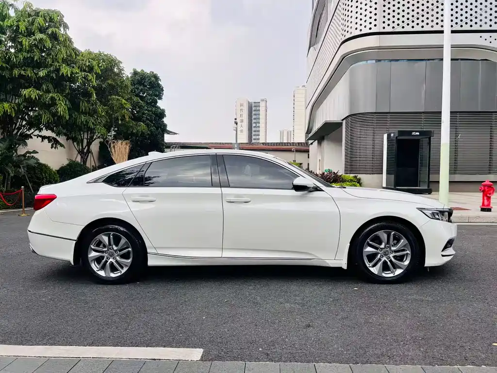 Honda Accord — миниатюра 9