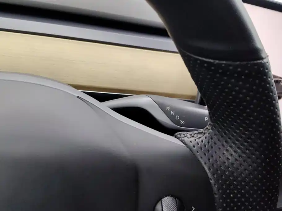 Tesla Model Y — миниатюра 16