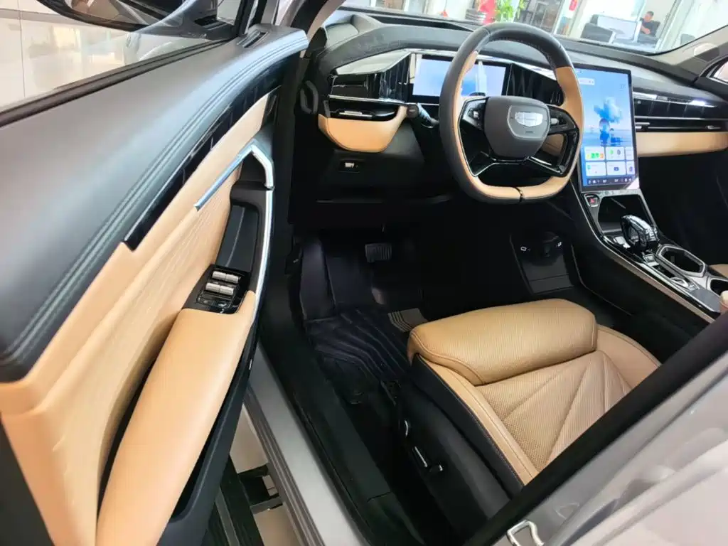 Geely Boyue L — миниатюра 16