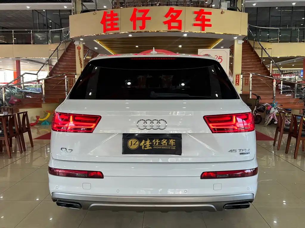 AUDI Q7