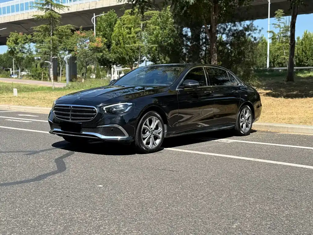 Mercedes-Benz E-Class — миниатюра 3