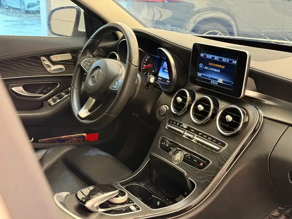 Mercedes-Benz C-Class — миниатюра 11