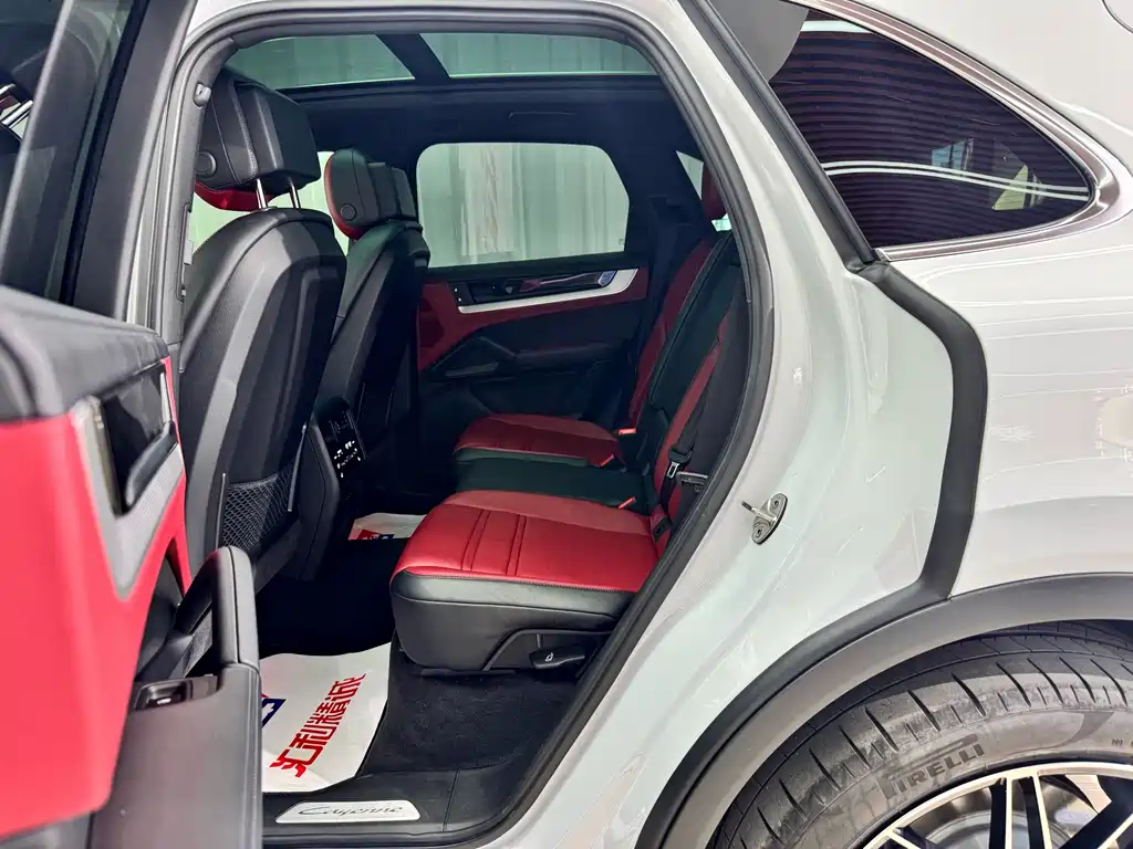 Porsche Cayenne — миниатюра 8