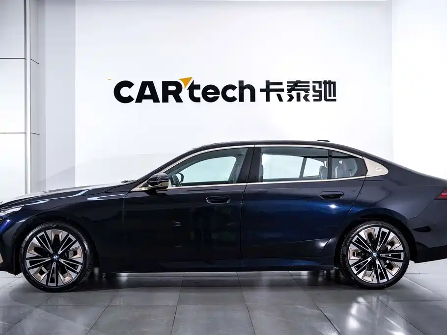 BMW 5 Series — миниатюра 8
