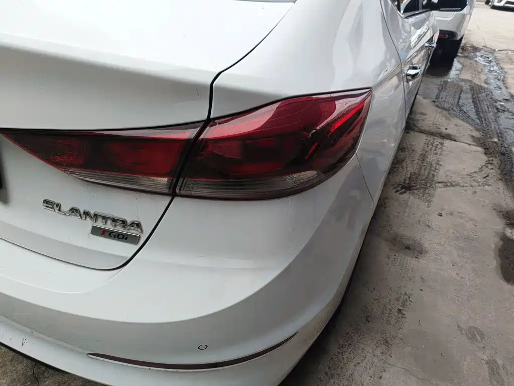 Hyundai Elantra — миниатюра 8