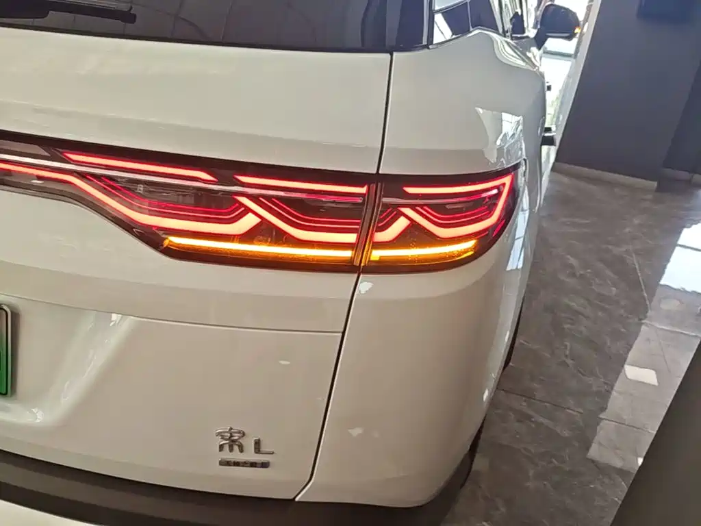 BYD L DM-i — миниатюра 8