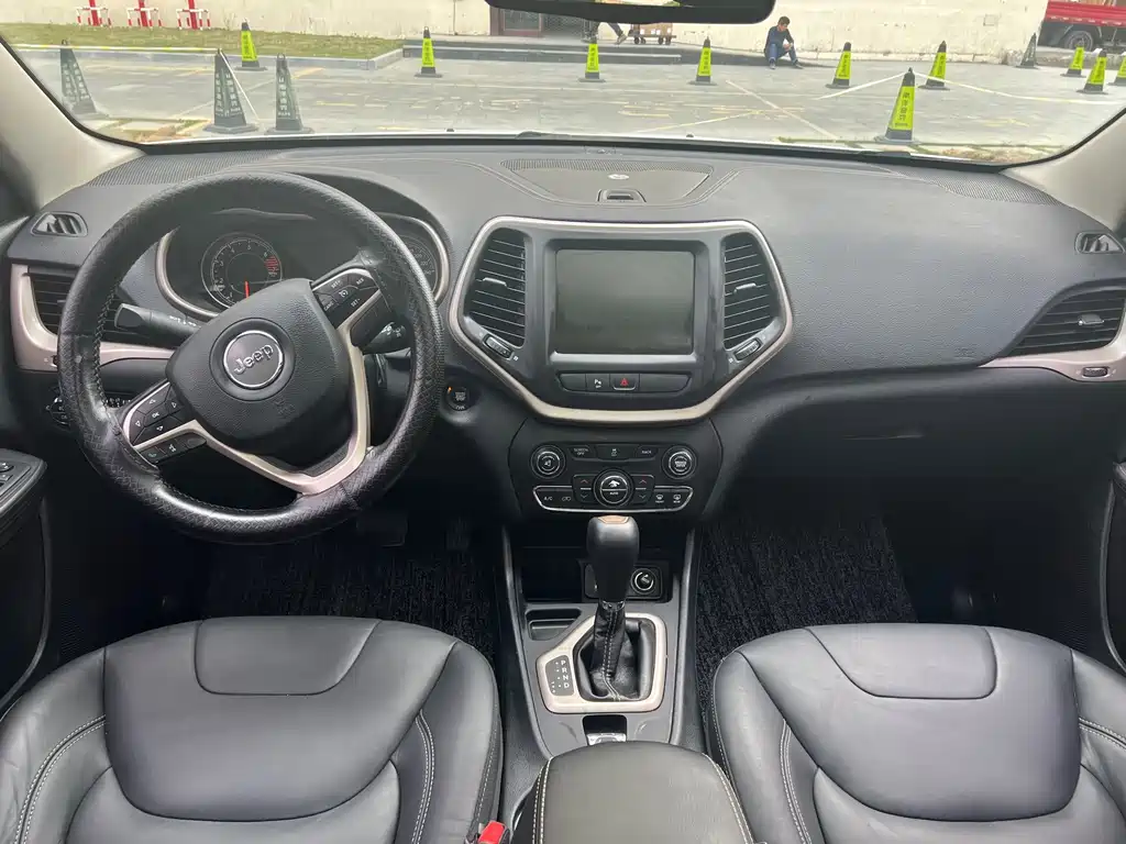 Jeep Cherokee 2.0L Superior Edition, фото 11