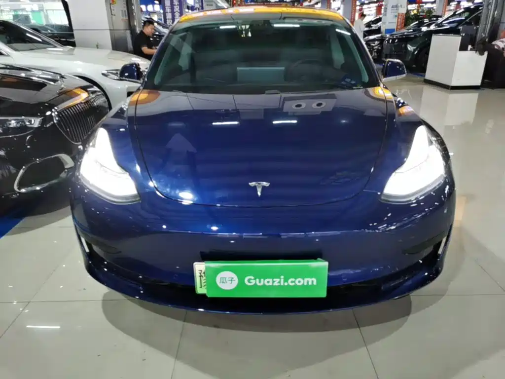 Tesla Model 3 — миниатюра 3