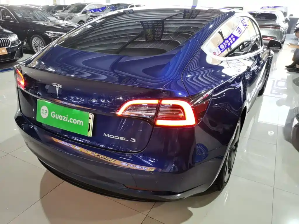 Tesla Model 3 — миниатюра 7
