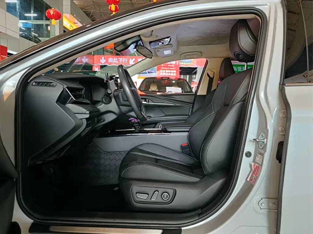 Toyota Camry 2024 2.0HG Luxury