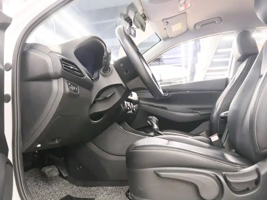 Hyundai Elantra — миниатюра 11