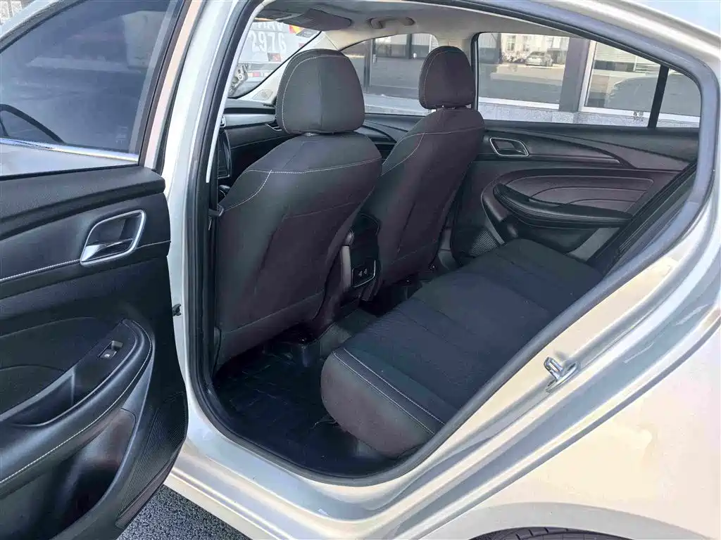 Roewe i5 — миниатюра 6